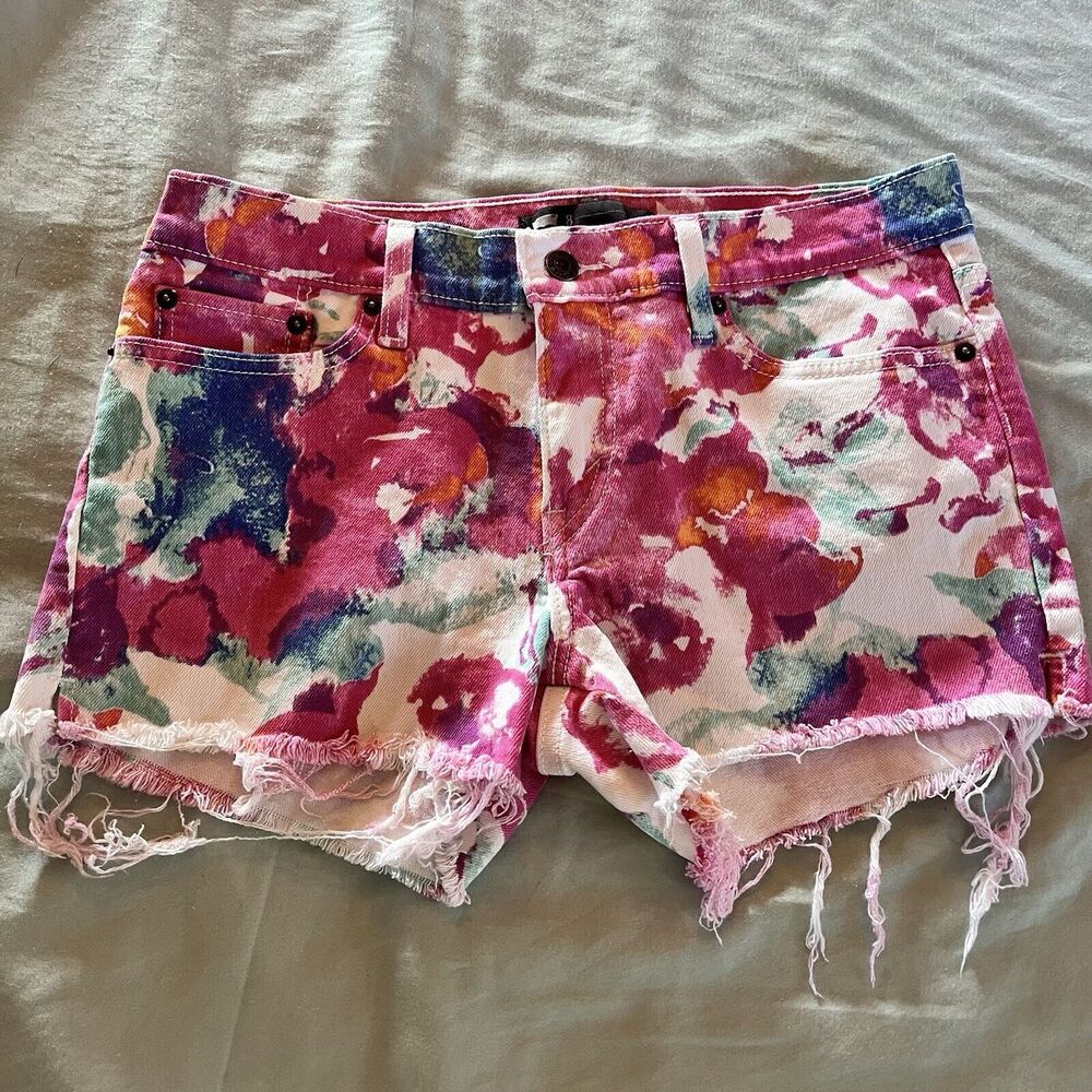 Levi’s White and Bright Watercolor Cutoff Raw Hem Denim Jean Shorts Size 8